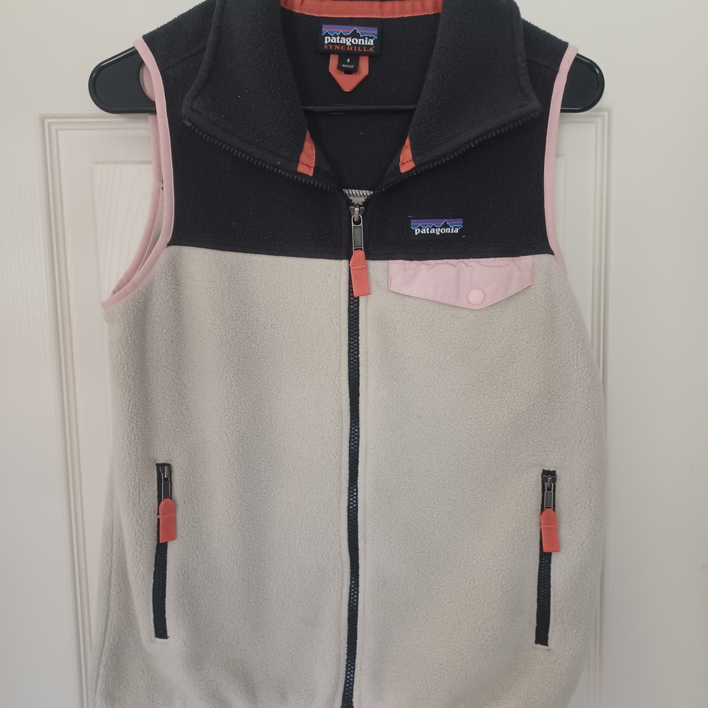 Patagonia Women's Fleece Vest in Black, Light Gray & Pale Pink
